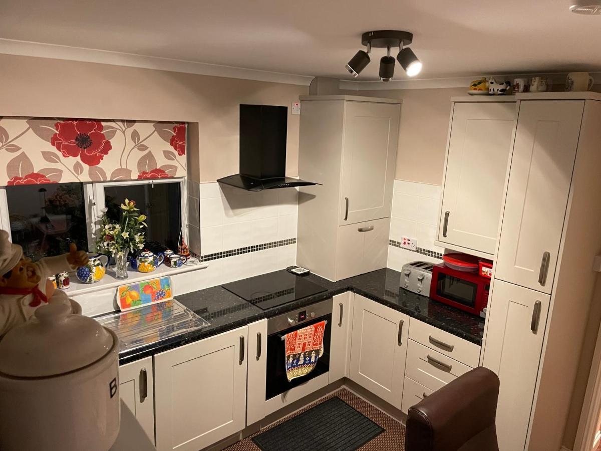 Private Apartment In Windsor Extérieur photo