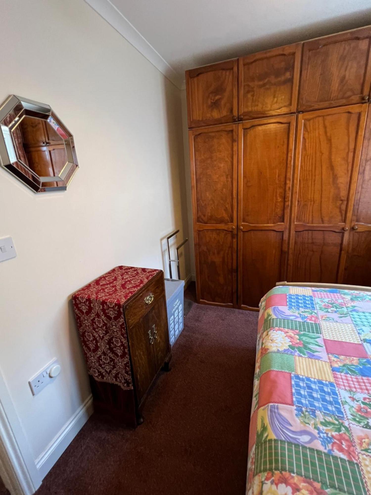 Private Apartment In Windsor Extérieur photo