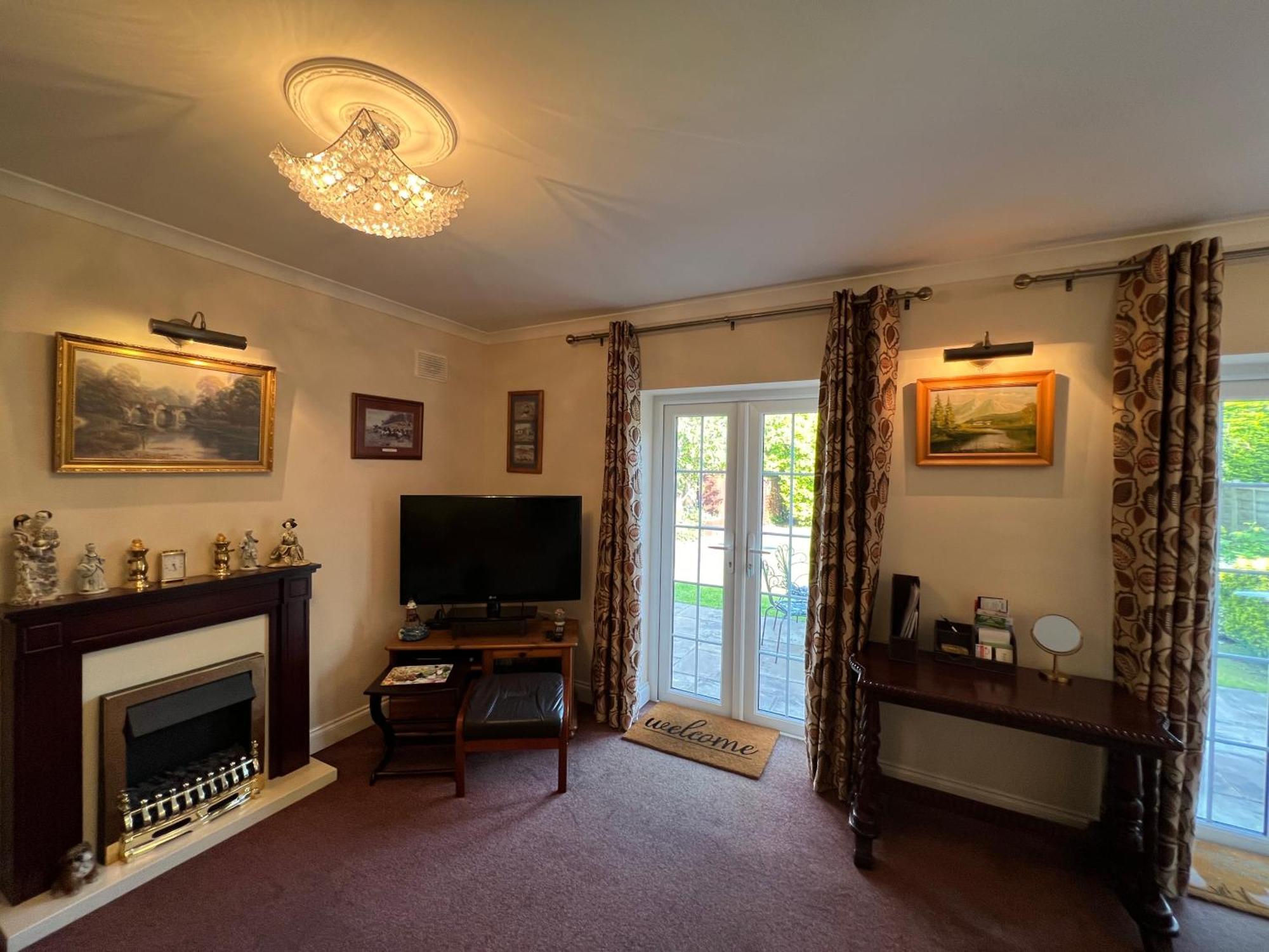 Private Apartment In Windsor Extérieur photo